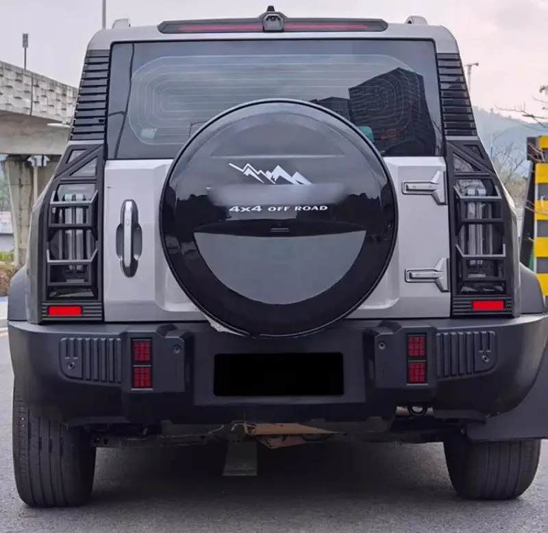 SPARE TIRE COVER R20/غطاء الإطار الاحتياطي